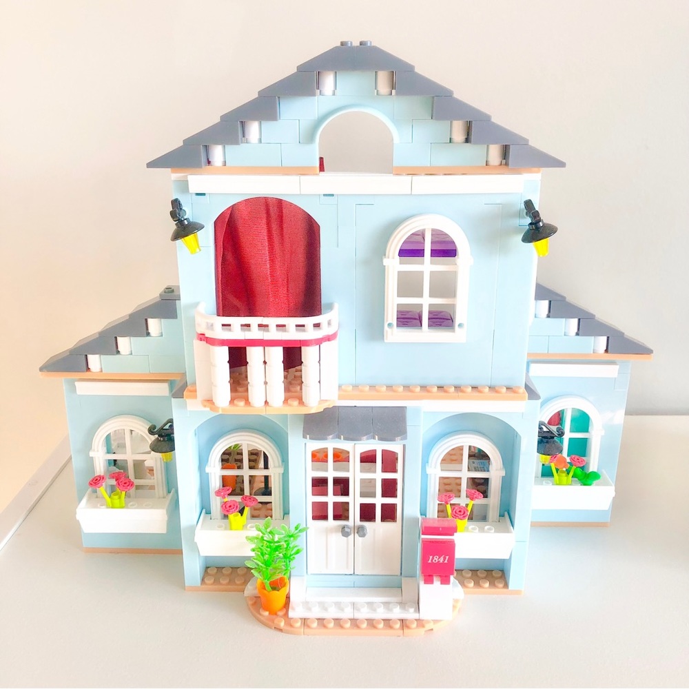 American Girl Doll Grace Buildable House + Dolls - Picture 2 of 3